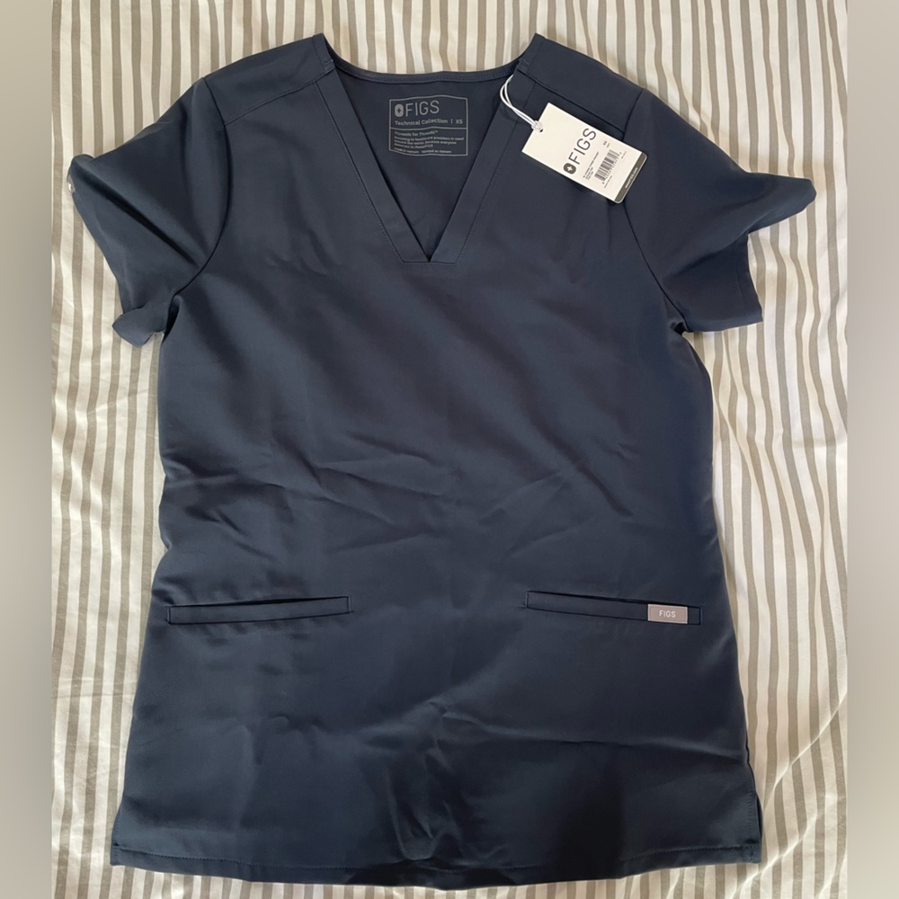 FIGS Casma Three-Pocket Scrub Top - XS - Night Sky